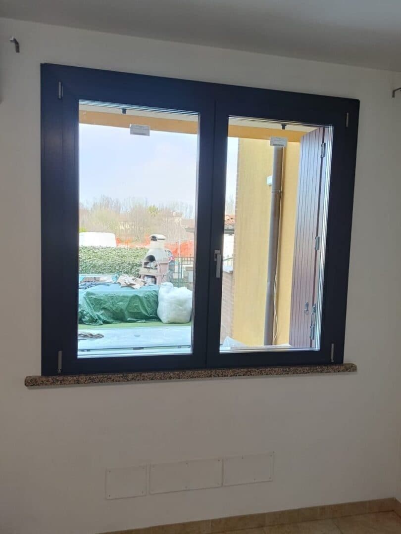 Fereastră antracit în 2 ochiuri